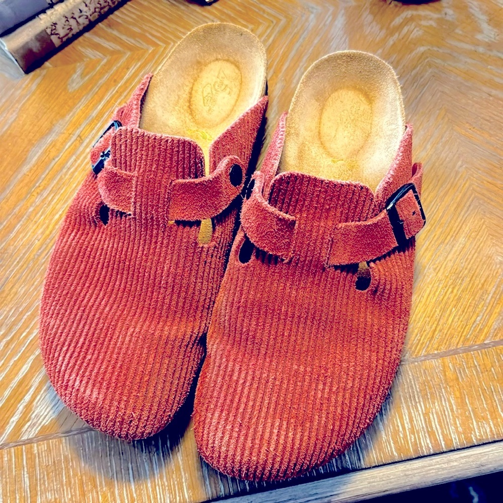 Gentle used Birkenstock Burgendy in color